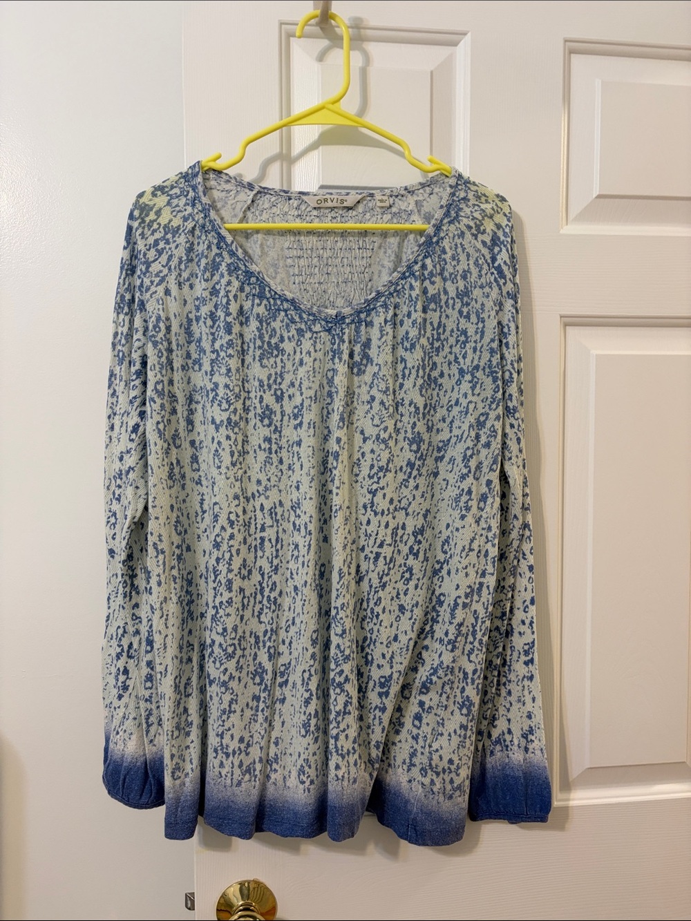 Women’s Orvis lightweight pullover, top blue and white
